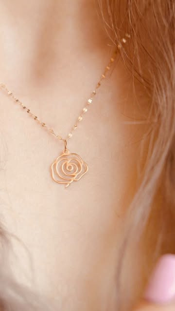 آویز گردنبند گل رز